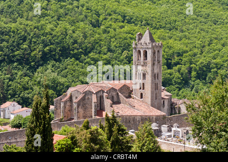 Une vue de l'église de Prats-de-Mollo-la-Preste, Languedoc-Roussillon, France Banque D'Images