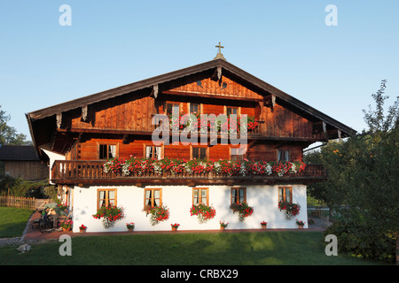 Ferme traditionnelle dans Gasse près du lac Tegernsee à Gmund, vallée de Tegernsee, Bavière, PublicGround Banque D'Images