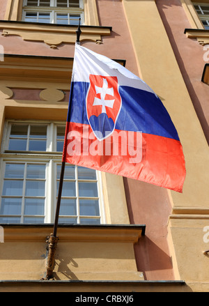 Drapeau de la Slovaquie, Bratislava, Slovaquie, Europe Banque D'Images