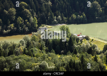 Barrage de Lech à Schongau, vue depuis le Schwalbenstein Lech-Hoehenweg sur le sentier, Pfaffenwinkel, Haute-Bavière, Bavière Banque D'Images