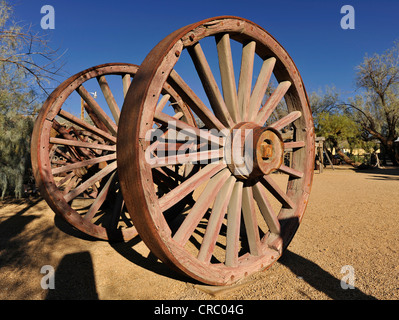 Essieu d'un wagon, historique vingt Mule pour le transport de l'équipe de borax, Borax Museum, Furnace Creek Ranch Oasis Banque D'Images