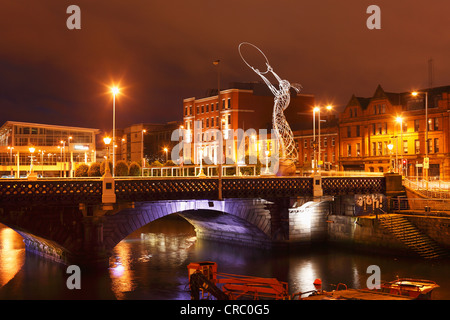 Du Pont sur la rivière Lagan, Harmonie sculpture, Belfast, Irlande du Nord, Royaume-Uni, Europe, PublicGround Banque D'Images