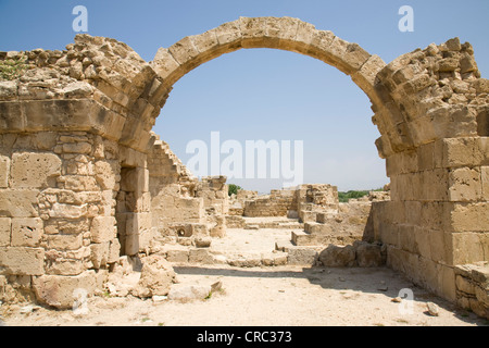 Ruines du château de Saranda Kolones dans Parc archéologique de Paphos, Chypre. Banque D'Images