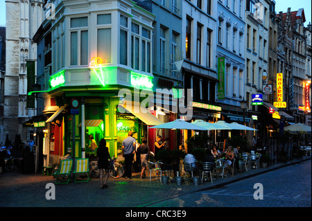 Oude Koornmarkt square, cafés et restaurants de la vieille ville, Anvers, Flandre, Belgique, Benelux Banque D'Images
