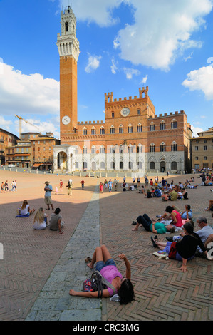 La place Piazza del Campo avec Palazzo Pubblico, Mairie, Sienne, Toscane, Italie, Europe Banque D'Images