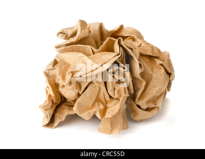 Papier recyclé emballage froissé marron ball isolated on white Banque D'Images