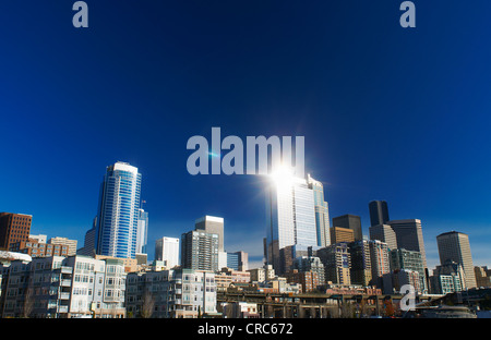 Seattle City skyline contre le ciel bleu Banque D'Images