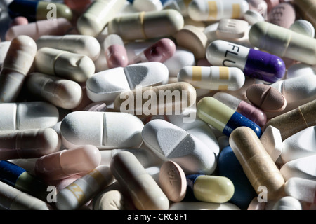 Close up of pile of assorted pills Banque D'Images