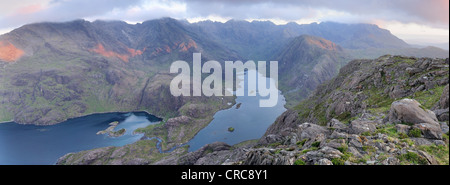 Vue panoramique de Loch Coruisk et la chaîne de montagnes Cuillin noires, Ile de Skye, Ecosse Banque D'Images