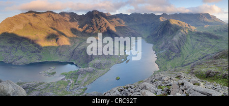 Image panoramique de la vue depuis le sommet de Sgurr na ires surplombant Loch Coruisk et les Cuillin noires, Isle of Skye Banque D'Images