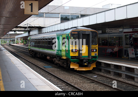 London Midland 153 classe unique voiture diesel train à la gare de Coventry, Royaume-Uni Banque D'Images