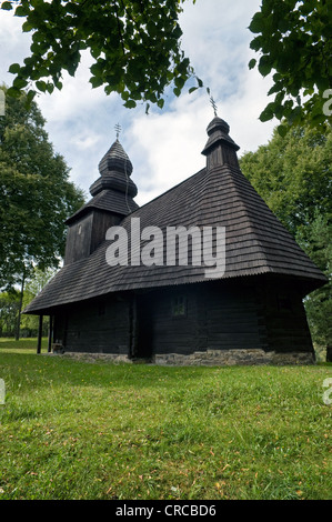 Le grec catholique d'église en bois de l'Évêque St Nicolas (construit en 1730) à partir de la Ruska Bystra, Slovaquie Banque D'Images