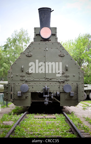 Vue de la façade de l'ancien train blindé soviétique à partir de la DEUXIÈME GUERRE MONDIALE Banque D'Images