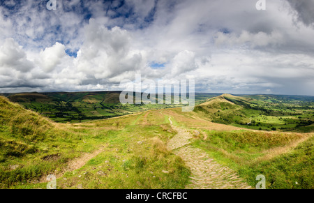 Afficher le long de la grande crête qui s'étend de Mam Tor pour Losehill, Derbyshire Banque D'Images