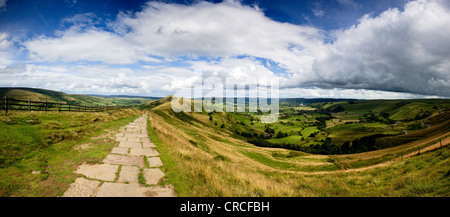 Afficher le long de la grande crête qui s'étend de Mam Tor pour Losehill, Derbyshire Banque D'Images