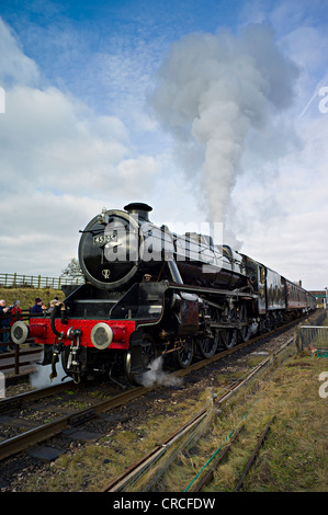 Stanier LMS Classe 5 4-6-0 45305 à Quorn station sur la Great Central Railway. Banque D'Images