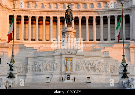 Altare alla Patria, autel de la patrie, avec le tombeau du Soldat inconnu et la statue équestre de Chiaradia, Banque D'Images