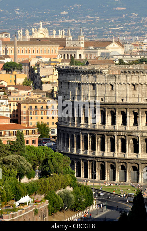 Complexe de Latran, le Colisée, la Via dei Fori Imperiali, Rome, Latium, Italie, Europe Banque D'Images