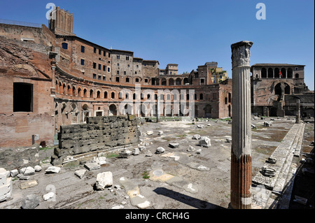 Marchés de Trajan avec une milice, la tour Torre delle Milizie, et la Maison des Chevaliers de Rhodes ou les Chevaliers de Malte Banque D'Images