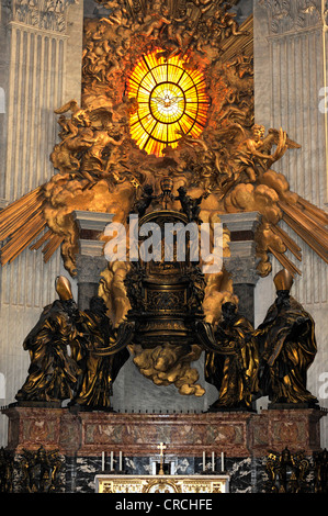 Cathedra Petri, Chaire de Saint Pierre et Gloria par Bernini dans l'abside de la Basilique Saint-Pierre, Vatican, Rome, Latium Banque D'Images