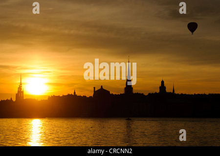 Vue de la vieille ville de Stockholm (Gamla Stan) et le port au coucher du soleil Banque D'Images