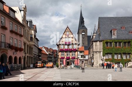 Quedlinburg place du marché avec l'Hôtel de Ville, site du patrimoine mondial de l'UNESCO, est de l'Harz, Saxe-Anhalt, Allemagne, Europe Banque D'Images