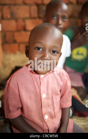 Enfants dans un village près de Bukoba, Tanzanie, Afrique du Sud Banque D'Images