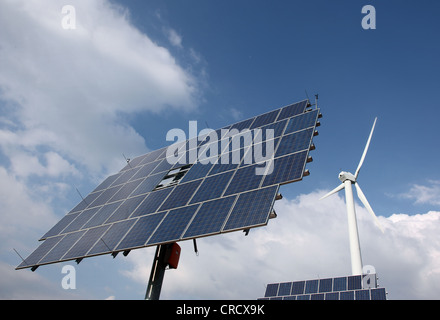 Panneau solaire et éolienne, les sources d'énergie renouvelables Banque D'Images