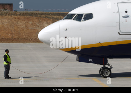 Boeing 737-800 de Ryanair sur le tarmac de l'aéroport de Francfort Hahn, Lautzenhausen, Rhénanie-Palatinat, Allemagne, Europe Banque D'Images