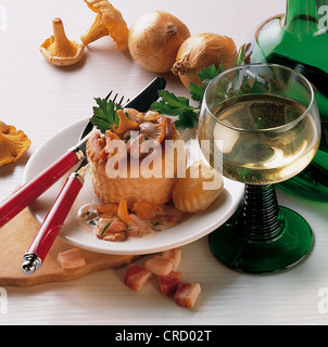 Champignons farcis vol-au-vent, Allemagne. Banque D'Images