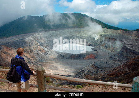 Vulcano Poas, vue dans le cratère, Costa Rica Banque D'Images