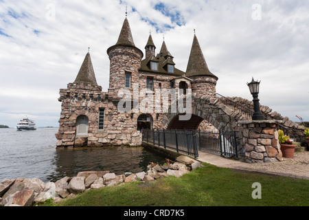 La centrale électrique au château Boldt, bateau d'approcher de la rivière. Banque D'Images