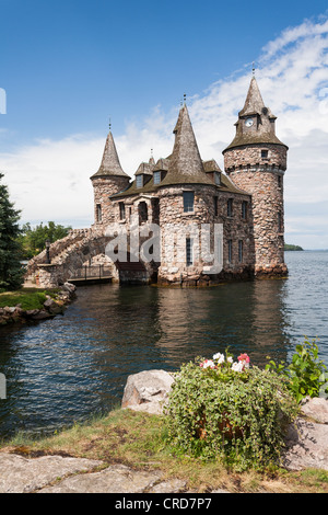 La centrale électrique au château Boldt. Une collection de tours et un pont masquer l'île centrale. Banque D'Images