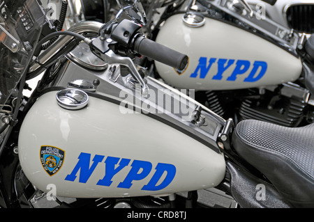 Deux bicyclettes à moteur de la police de la NYPD par Harley Davidson, USA, New York, Manhattan Banque D'Images