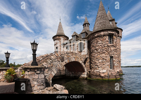 La centrale électrique au château Boldt. Une collection de tours et un pont masquer l'île centrale. Banque D'Images