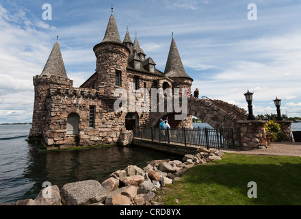 La centrale électrique au château Boldt. Une collection de tours et un pont masquer l'île centrale. Banque D'Images