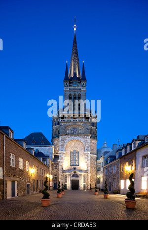 La Cathédrale, la cathédrale Impériale, l'UNESCO World Heritage Site, Aix-la-Chapelle, Rhénanie du Nord-Westphalie, Allemagne, Europe, PublicGround Banque D'Images