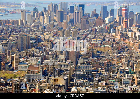 Vue sud de l'Empire State Building sur le quartier financier, USA, New York, Manhattan Banque D'Images