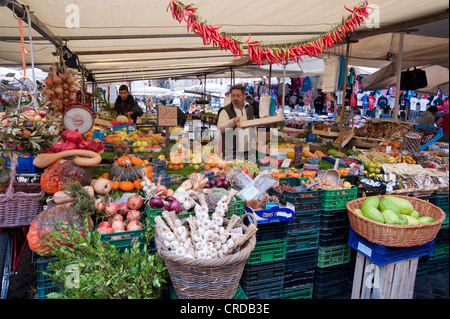 Marché de plein air à Campo dei Fiori, Rome, Italie. Banque D'Images