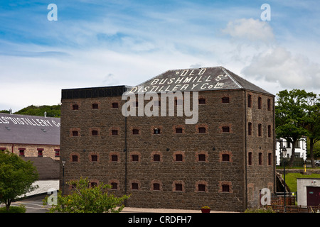 La distillerie Bushmills en Co Antrim Irlande du Nord Banque D'Images