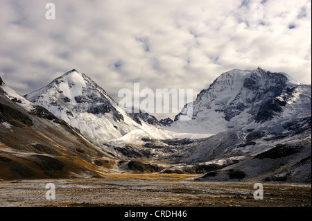 La neige des Andes avec un haut plateau au lever du soleil, La Paz, Bolivie, Amérique du Sud Banque D'Images