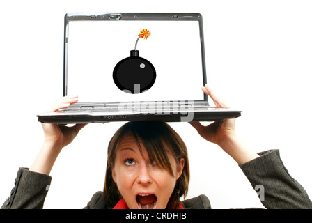 Businesswoman with laptop on head, symbolique pour manquer de temps Banque D'Images