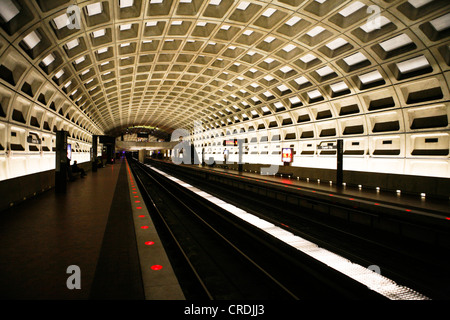 La station de métro moderne "Crystal City', Washington DC, USA, Amérique Latine Banque D'Images