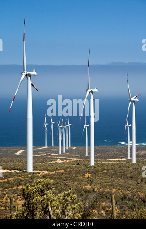 18 MW d'énergie éolienne, l'usine construite par Endesa en décembre 2009 dans le no man's land entre l'autoroute panaméricaine et le Pacifique Banque D'Images