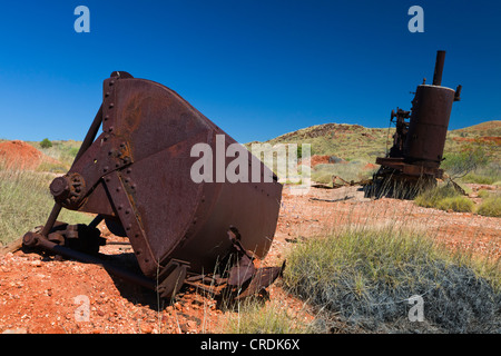 L'équipement Rouillé d'une mine d'or abandonnée depuis longtemps dans l'Australie de l'Ouest la outback, en Bar, Australie occidentale, Australie Banque D'Images