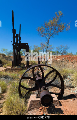 L'équipement Rouillé d'une mine d'or abandonnée depuis longtemps dans l'Australie de l'Ouest la outback, en Bar, Australie occidentale, Australie Banque D'Images