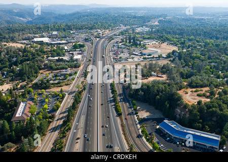 L'autoroute 80 l'autoroute, direction le sud, vue aérienne à l'est de Sacramento, Auburn, CALIFORNIE, ÉTATS UNIS, Amérique du Nord Banque D'Images