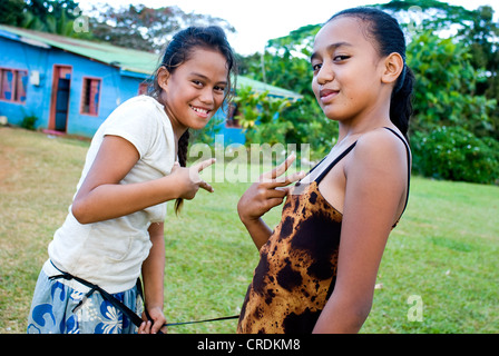 Les filles sur Atiu Îles Cook Banque D'Images