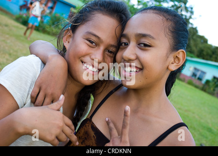 Les filles sur Atiu Îles Cook Banque D'Images