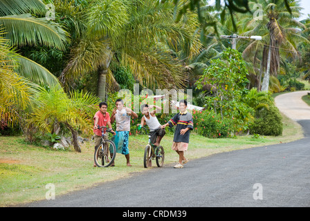 Enfants sur Atiu Îles Cook Banque D'Images